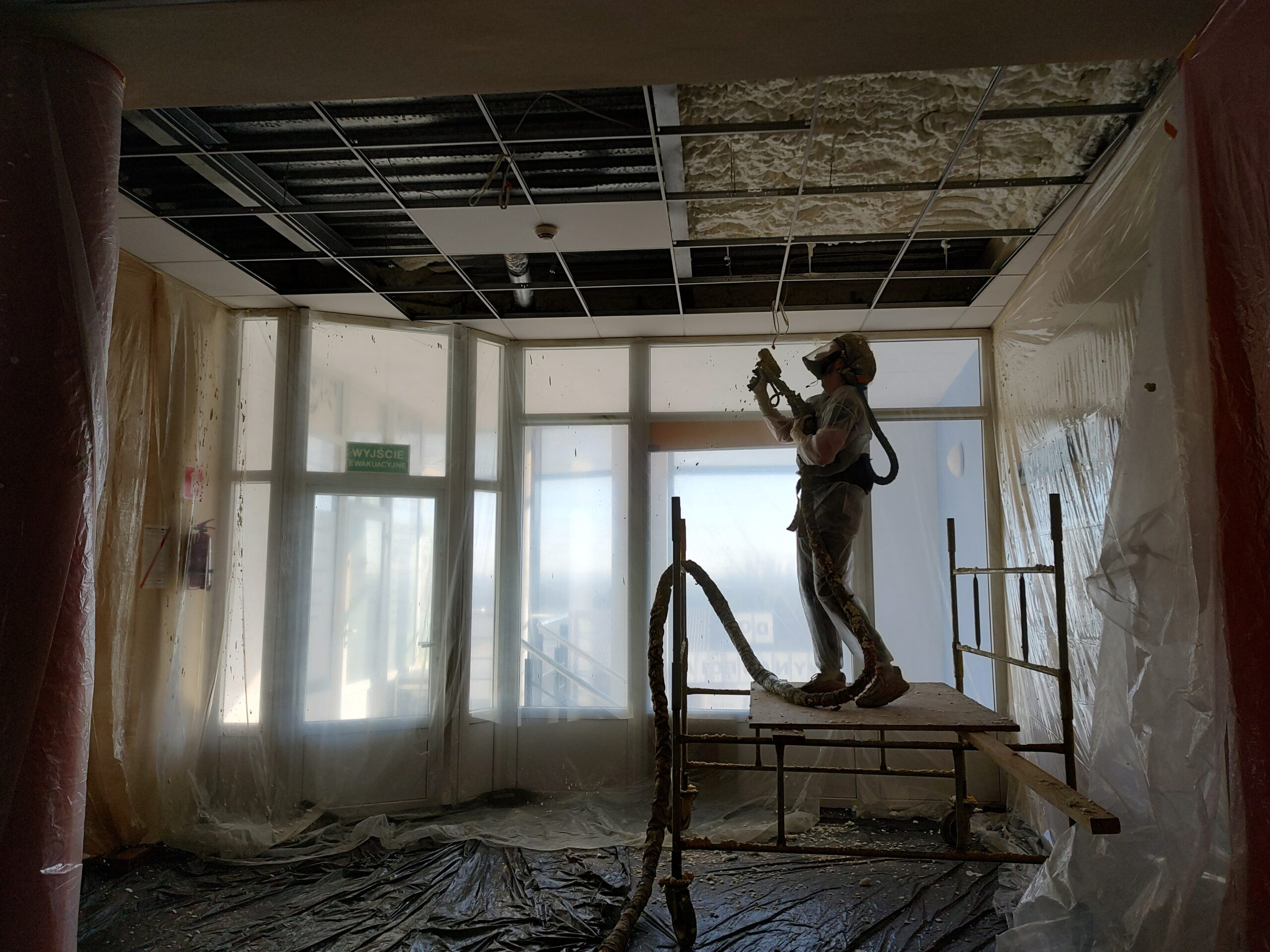 Aplikacja pianki PUR wewnątrz budynku